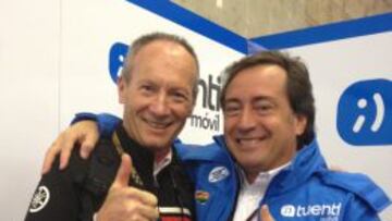 VIEJOS AMIGOS Y RIVALES. Christian Sarron visitó ayer en el circuito de Le Mans a Sito Pons.