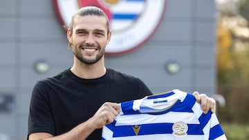 Andy Carroll es presentado como nuevo jugador del Reading FC.