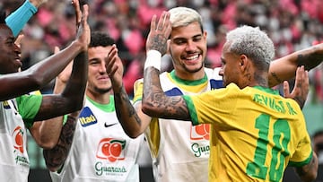 Brazil&#039;s forward Neymar (R) celebrates with teammates after he scored a penalty goal during the international football friendly match between South Korea and Brazil at Seoul World Cup Stadium in Seoul on June 2, 2022. (Photo by ANTHONY WALLACE / AFP)