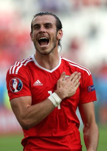 Alegr赤a de Bale tras el partido.