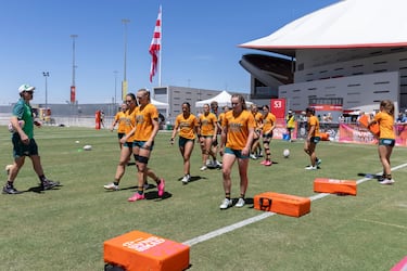 La selección australiana femenina durante un entrenamiento. 