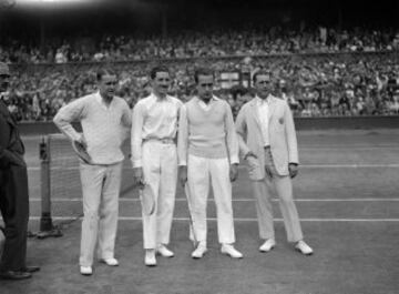 Los finalistas de dobles de Wimbledon 1926. De izquierda a derecha; Vincent Richards, Jacques Brugnon, Henri Cochet y Howard Kinsey.