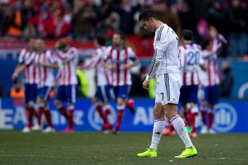 Después de la final de Champions, el Atlético enlazó seis derbis seguidos sin perder, dos para ganar la Supercopa de España (1-1 y 1-0), dos de Copa del Rey (2-0 y 2-2 con doblete de Torres y un gol de Cristiano) y dos de Liga (1-2 pese al tanto del portugués) y el 4-0 conseguido en el Vicente Calderón el 7 de febrero de 2015. La mayor goleada moderna del Atlético contra el Real Madrid con los tantos de Tiago, Saúl, Griezmann y Mandzukic ante una delantera blanca que contaba con Cristiano, Bale y Benzema en el once y que se quedó congelada sobre el césped rojiblanco. El portugués vio con desesperación como el Atlético pasaba completamente por encima. Esa temporada se resarciría el equipo blanco en Champions, consiguiendo el pase en cuartos de final gracias a un solitario gol de Chicharito en el Santiago Bernabéu tras el 0-0 de la ida. 