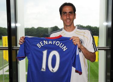 El centrocampista ofensivo israelí Yossi Benayoun tuvo un paso por el Chelsea marcado por varias etapas y cesiones. Benayoun tuvo dificultades para asentarse en el equipo y su contrato se caracterizó por varias salidas a préstamo: Arsenal y West Ham United. 
