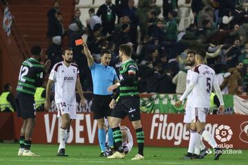 Expulsión de Tienza, del Racing, frente al Albacete.