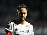 Soccer Football - Brasileiro Championship - Santos v Mirassol - Estadio Urbano Caldeira, Santos, Brazil - November 19, 2025 Santos' Neymar REUTERS/Thiago Bernardes