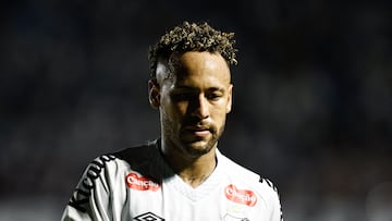Soccer Football - Brasileiro Championship - Santos v Mirassol - Estadio Urbano Caldeira, Santos, Brazil - November 19, 2025 Santos' Neymar REUTERS/Thiago Bernardes
