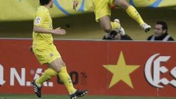 <b>DOBLETE.</b> El italiano Guiseppe Rossi, con sus dos goles, dio la victoria al Villarreal ante el Numancia en un encuentro en el que el equipo local alivió con el triunfo su mal momento de juego.