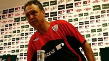 <b>Concentrado</b>. El entrenador del Athletic de Bilbao, Joaquín Caparrós, ha destacado la importancia del duelo ante el Tromso noruego para el club vasco