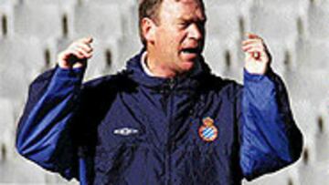 <B>CONFIADO</B>. Javier Clemente espera que los tres puntos en juego el próximo domingo se queden en Montjuïc. La empresa no es fácil, pero tampoco imposible.