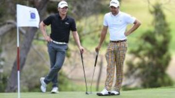 Antonio Hortal (derecha) junto al líder del Abierto de Madeira, Pontus Widegren (izquierda)