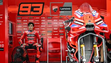Márquez en el box oficial Ducati.