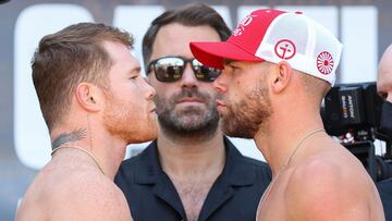 Canelo &Aacute;lvarez y Billy Joe Saunders en el pesaje previo a su combate.