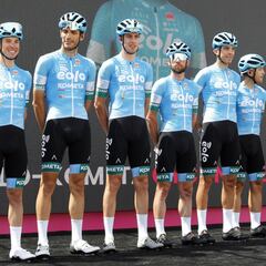 El Eolo-Kometa busca su momento en el Giro de Italia