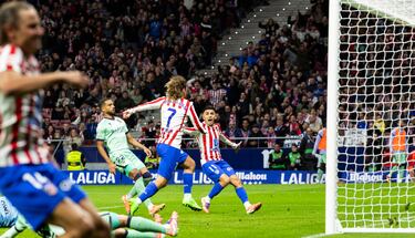 Con escasos segundos sobre el campo, es el héroe de marcar el gol del 2-1. Magnífico centro raso de Llorente para conectar con el francés, que solamente la tuvo que empujar al fondo de la portería granota.