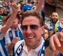 JJ Watt, accionista del Espanyol, se hace presente en la previa ante el Atletico de Madrid