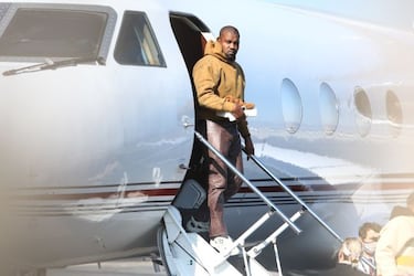 Kanye West regresa a LA y Kim Kardashian busca ayuda para el divorcio