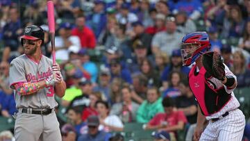 Bryce Harper hizo historia al situarse en base sin tener que batear en siete ocasiones en la jornada dominical frente a los Cubs de Chicago.