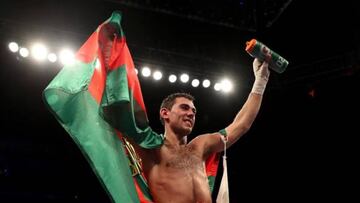 El boxeador español Sergio García celebra su victoria tras un combate.
