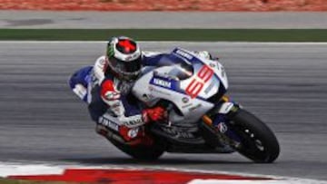 El piloto español de MotoGP Jorge Lorenzo, de Yamaha, participa en un entrenamiento de pretemporada en el circuito de Sepang.