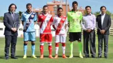 El Rayo presenta a Aquino junto a patrocinador y equipaci&oacute;n.