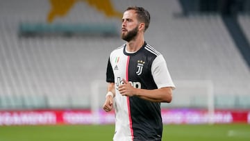 El Barcelona hace oficial la venta de Arthur y la llegada de Pjanic