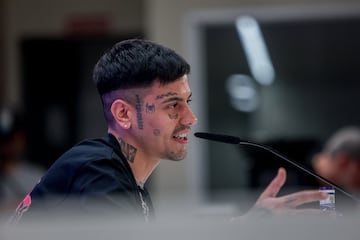 El cantante argentino Duki durante una rueda de prensa, en el Estadio Santiago Bernabéu. Ricardo Rubio / Europa Press
06/06/2024