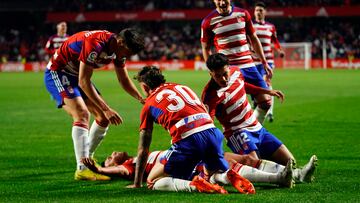 El Granada celebra un gol.