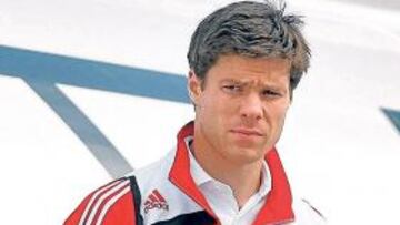 <b>¿SEGUIRÁ CON LOS 'REDS'? </b>Xabi Alonso quiere jugar en el Madrid, pero el Liverpool no lo pone fácil.