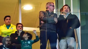 Raúl Sanllehí viendo al Palmeiras.