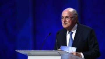 Blatter renunci&oacute; al COI y en febrero de 2016 dejar&aacute; la presidencia de la FIFA.