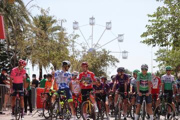 Los corredores momentos antes de la salida.