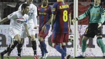 <b>ALEGRÍA Y DECEPCIÓN. </b>Navas y Rakitic festejan el empate y Alves, Iniesta y Valdés lo lamentan.