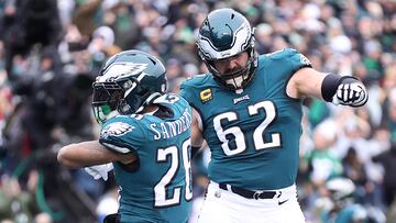 PHILADELPHIA, PENNSYLVANIA - JANUARY 29: Miles Sanders #26 of the Philadelphia Eagles celebrates with Jason Kelce #62 after scoring a 6 yard touchdown against the San Francisco 49ers during the first quarter in the NFC Championship Game at Lincoln Financial Field on January 29, 2023 in Philadelphia, Pennsylvania.   Tim Nwachukwu/Getty Images/AFP (Photo by Tim Nwachukwu / GETTY IMAGES NORTH AMERICA / Getty Images via AFP)