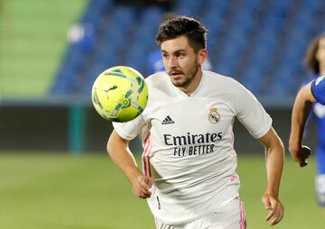 El Real Madrid y Cádiz llegaron a un acuerdo para el traspaso del central Víctor Chust al conjunto gaditano por un total de 1 millón de euros para esta nueva temporada.