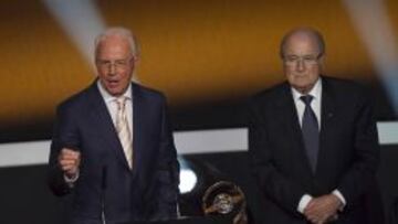 Beckenbauer y Blatter, durante la última gala del FIFA Balón de Oro.
