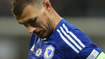 Soccer Football - UEFA Nations League - Group G - Bosnia and Herzegovina v Finland - Bilino Polje Stadium, Zenica, Bosnia and Herzegovina - June 14, 2022 Bosnia and Herzegovina's Edin Dzeko celebrates scoring their third goal REUTERS/Dado Ruvic