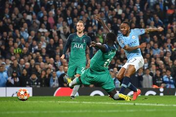 El VAR anuló el quinto gol a Sterling por fuera de juego de Sergio Agüero.