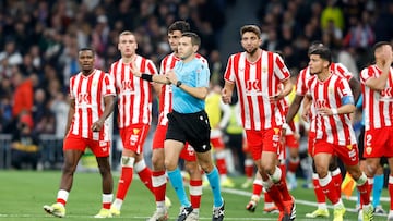 21/01/24 PARTIDO PRIMERA DIVISION 
REAL MADRID - ALMERIA 
REVISION VAR HERNANDEZ MAESO ARBITRO PENALTI MANO PROTESTAS 