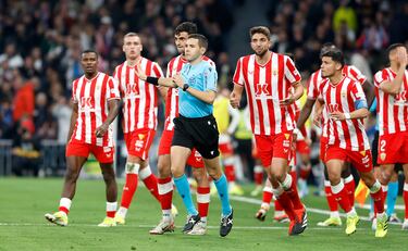 El Almería se vuelve a cruzar con el árbitro del Bernabéu