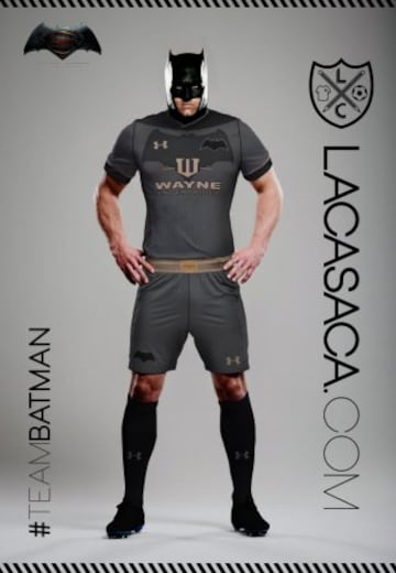 Así luciría Batman si fuera futbolista