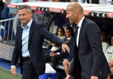 Saludo entre Zidane y Fran Escribá.