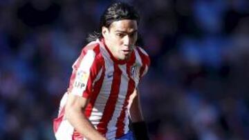 <b>ROJIBLANCO. </b>Falcao conduce un balón.