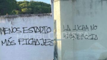 Algunad de las pimtadas que aparecieron en la Ciudad Deportiva del Cádiz.