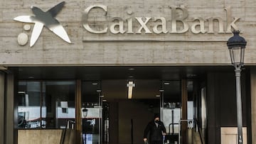 Logo de Caixabank en la antigua sede de Bankia, en la calle Pintor Sorolla, en Valencia, Comunidad Valenciana (Espa&ntilde;a).