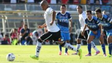 Humberto Suazo fall&oacute; un penal cuando el duelo estaba empatado sin goles. 