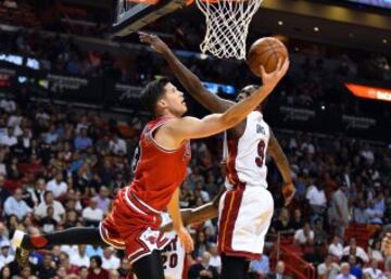 Doug McDermott y Luol Deng.