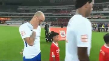 Tardelli, sancionado por tocar su cara durante himno de China