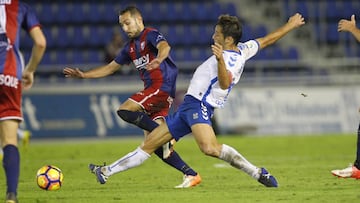 Aitor Sanz adelantó al Tenerife en el minuto 5, pero el delantero vasco empató en el minuto 85. Herrera salvó al Huesca en un claro mano a mano con Suso.