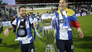 Moutinho y James Rodr&iacute;guez celebran el &uacute;ltimo t&iacute;tulo del Oporto.